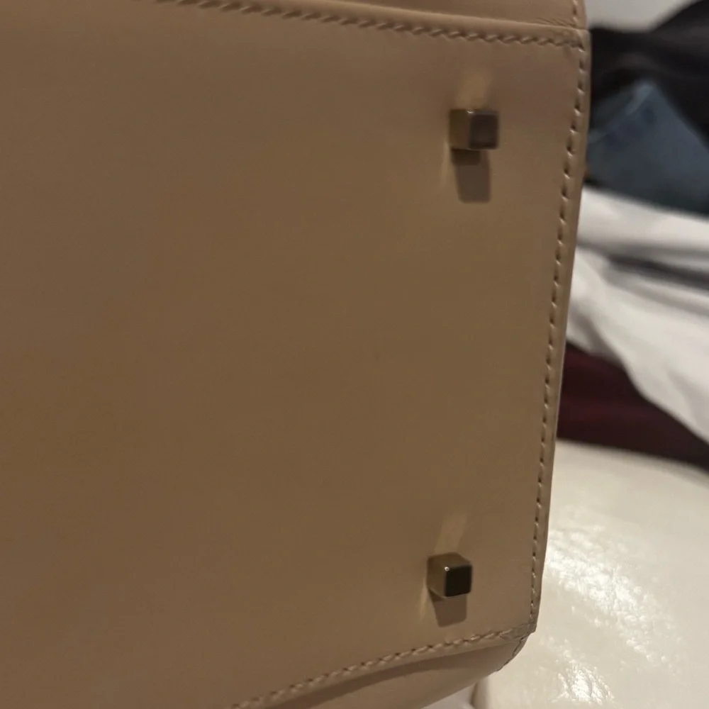 Ferragamo Handbag - Picture 6 of 12